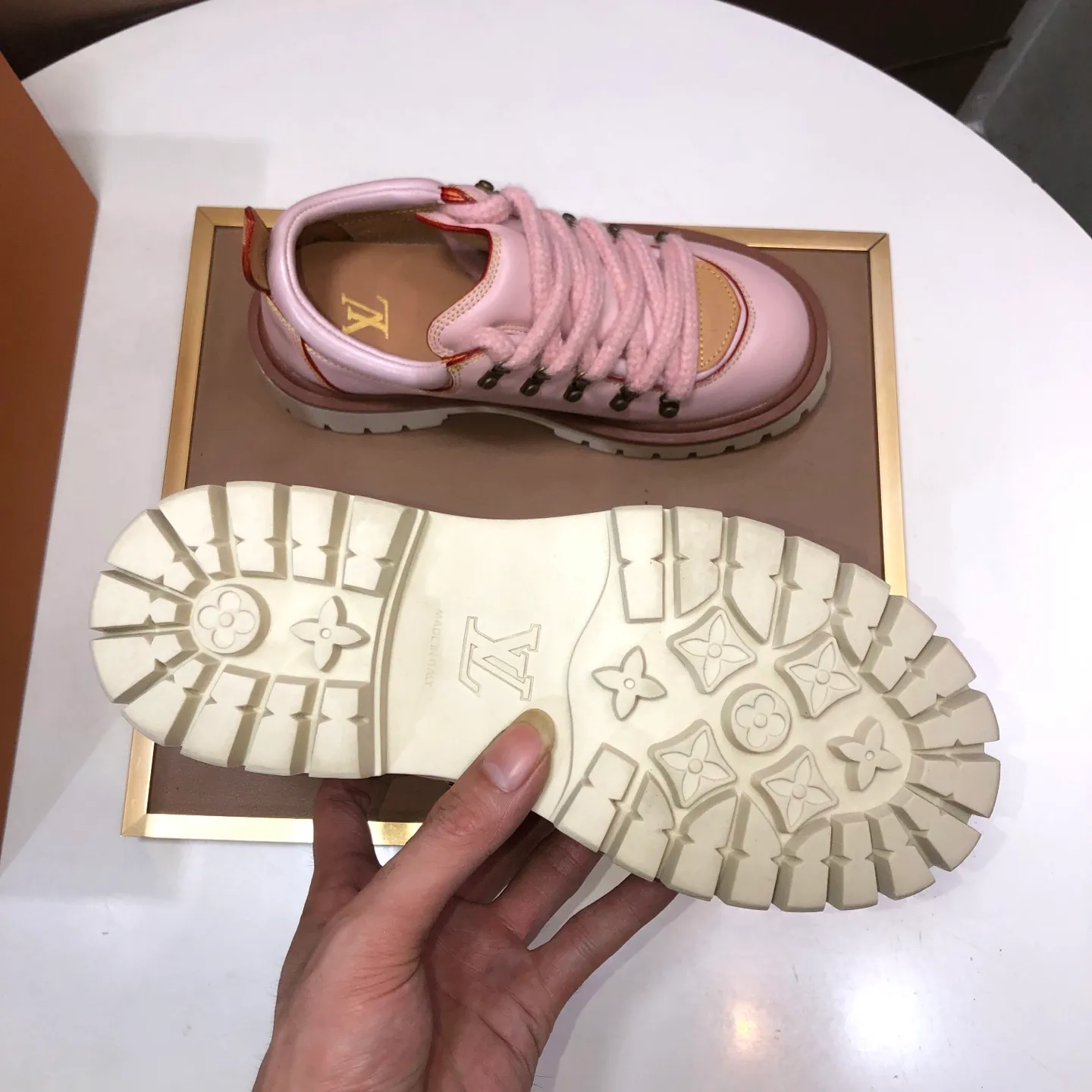Men's shoes 💰660💰 LV Louis Vuitton 2025 autumn and winter new couple's new style, the original version is developed one to one, retro fashion, handsome and cool mountaineering derby shoes are out of stock 👍 💎 Material: imported first-layer cowhide 💎 Lining: imported lambskin 💎 Outsole: original molded TR non-slip sole 💎 Bottom height: 3.5cm 💎 Shoe size: 35-45 for both men and women